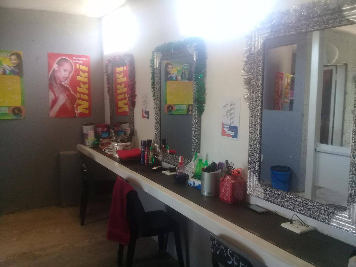 NIPPY CUTS HAIR SALON Soweto Photo 2